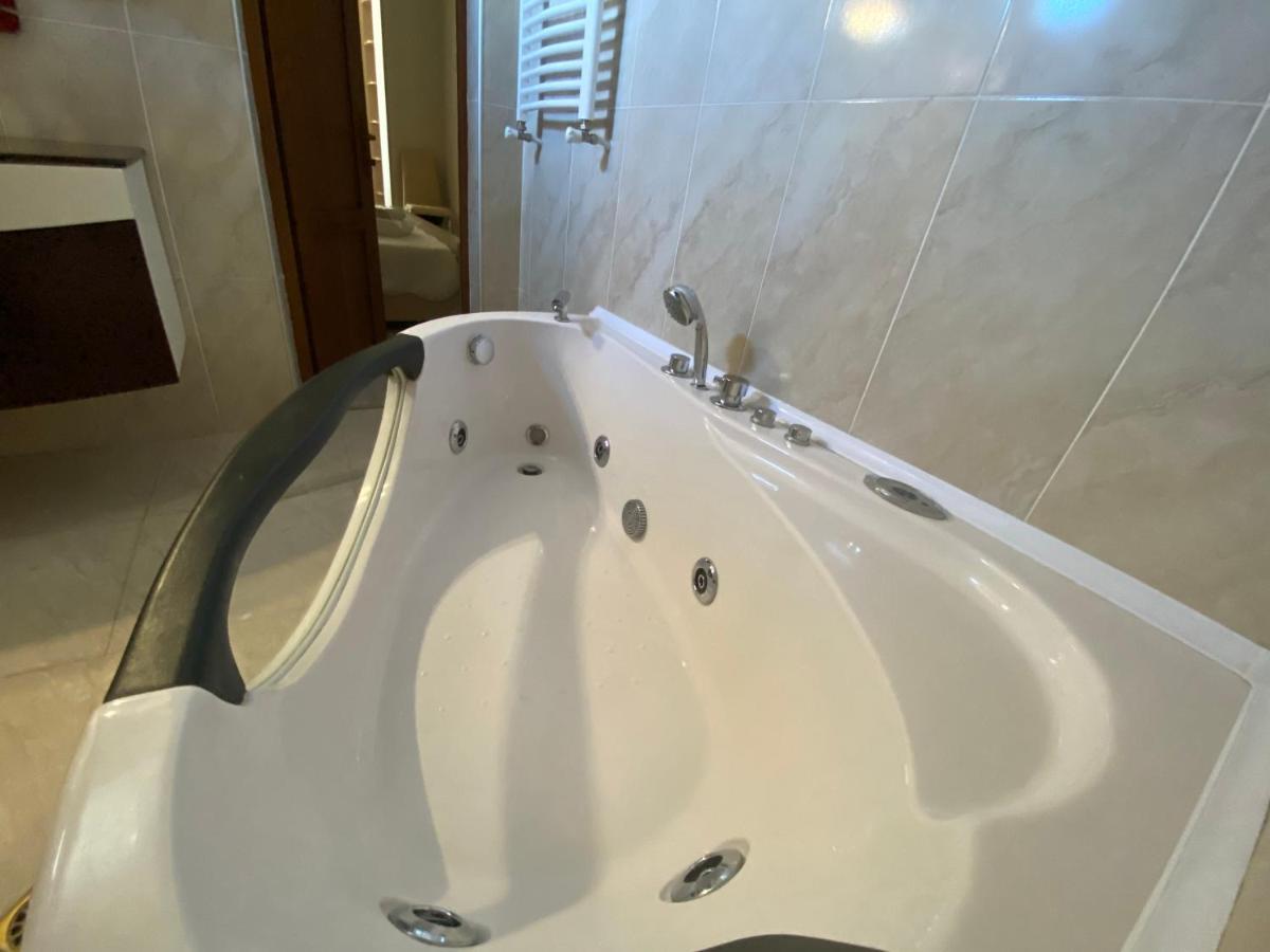 Hotel Aragvi Mtsʼkhetʼa Buitenkant foto